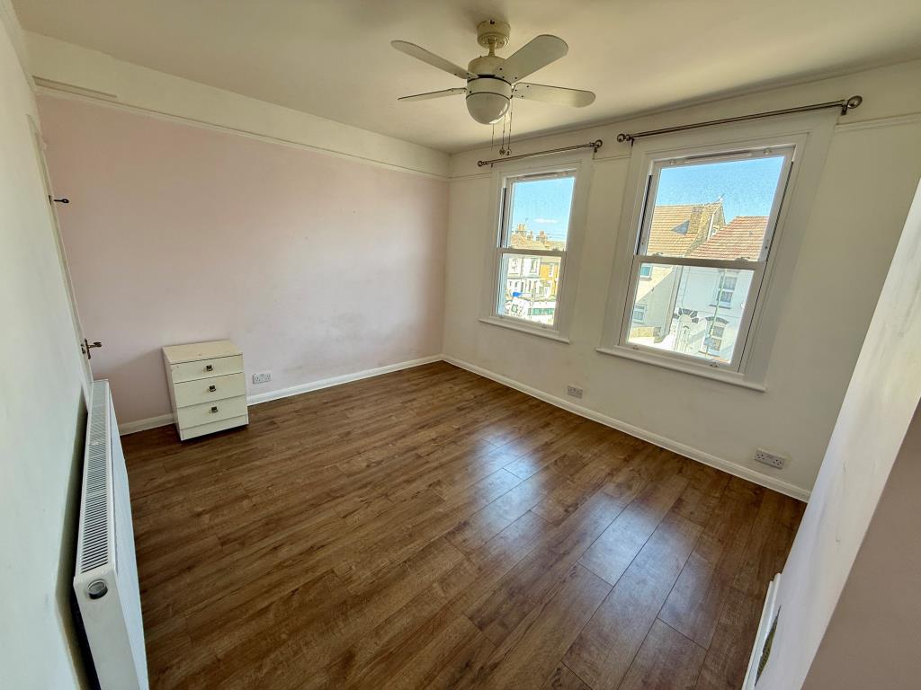 Lot: 23 - VACANT FOUR-BEDROOM HOUSE - Bedroom one